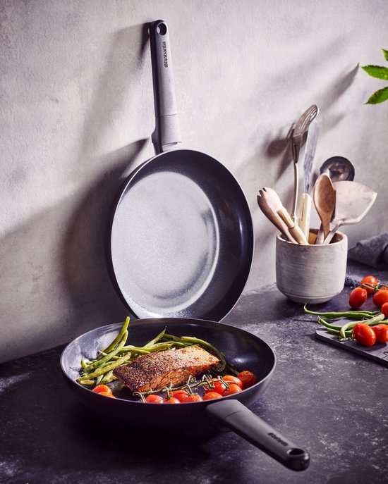 Brabantia NERO Wokpan - Ø 30 cm - 100% PFAS vrij- 100% Gerecycleerd - Geschikt voor inductie Tweede kans
