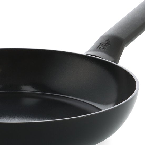 BK Enjoy Keramische Antiaanbak Wokpan met deksel Ø 28cm – 4.2L – PFAS-vrij – Inductie Wokpan – Ovenbestendig tot 160°C – Vaatwasserbestendig – Snelle opwarming – Koudgrepen - Zwart