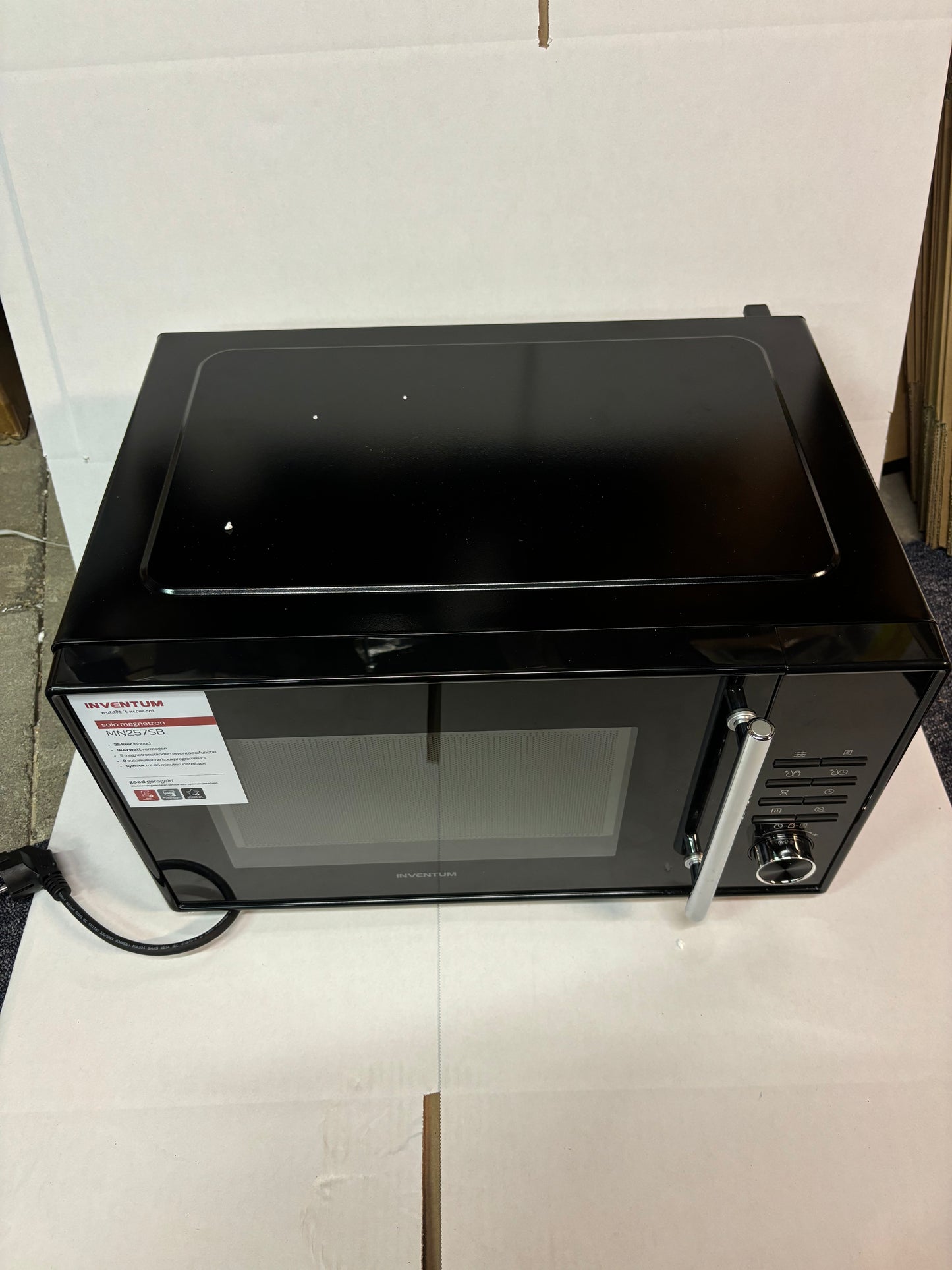 Inventum MN257SB - Vrijstaande solo-magnetron - 25 liter - 900 watt - 8 kookprogramma's - Zwart Tweede kans