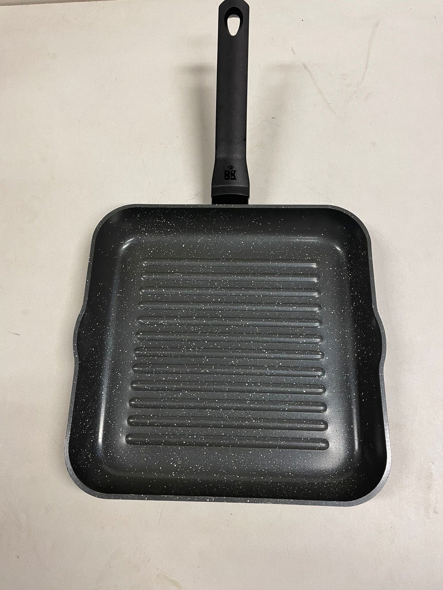 BK Universe Grillpan - 26cm - Inductie Pannen - PFAS-vrije Antikleeflaag - Keramische Bakpan - Ovenbestendig tot 160°c - Zwart