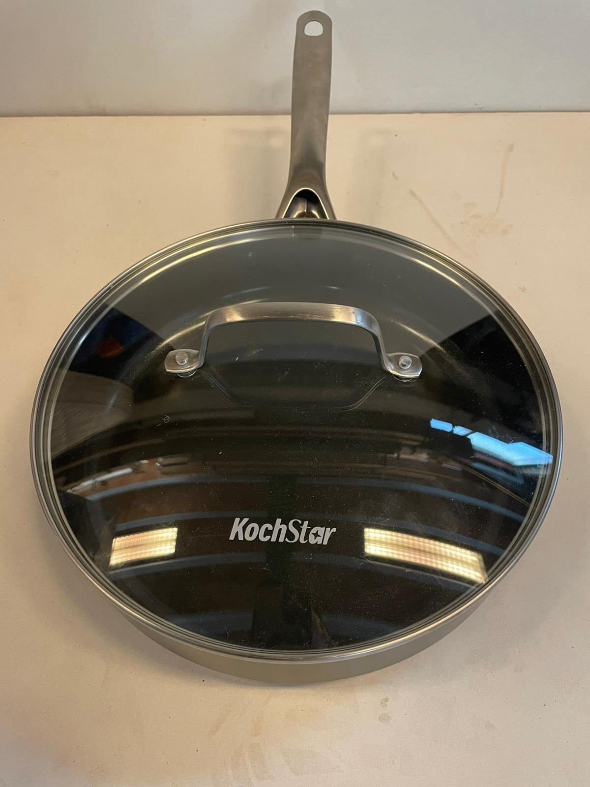 Kochstar Nacht Keramische Hapjespan - Met deksel - 26cm - 3.69L - PFAS-vrij - Inductie hapjespan- Inductie pan - Vaatwasserbestendig - Ovenbestendig tot 200° C - Keramische anti-aanbaklaag - RVS handgreep - RVS rand - Glas deksel - Zwart
