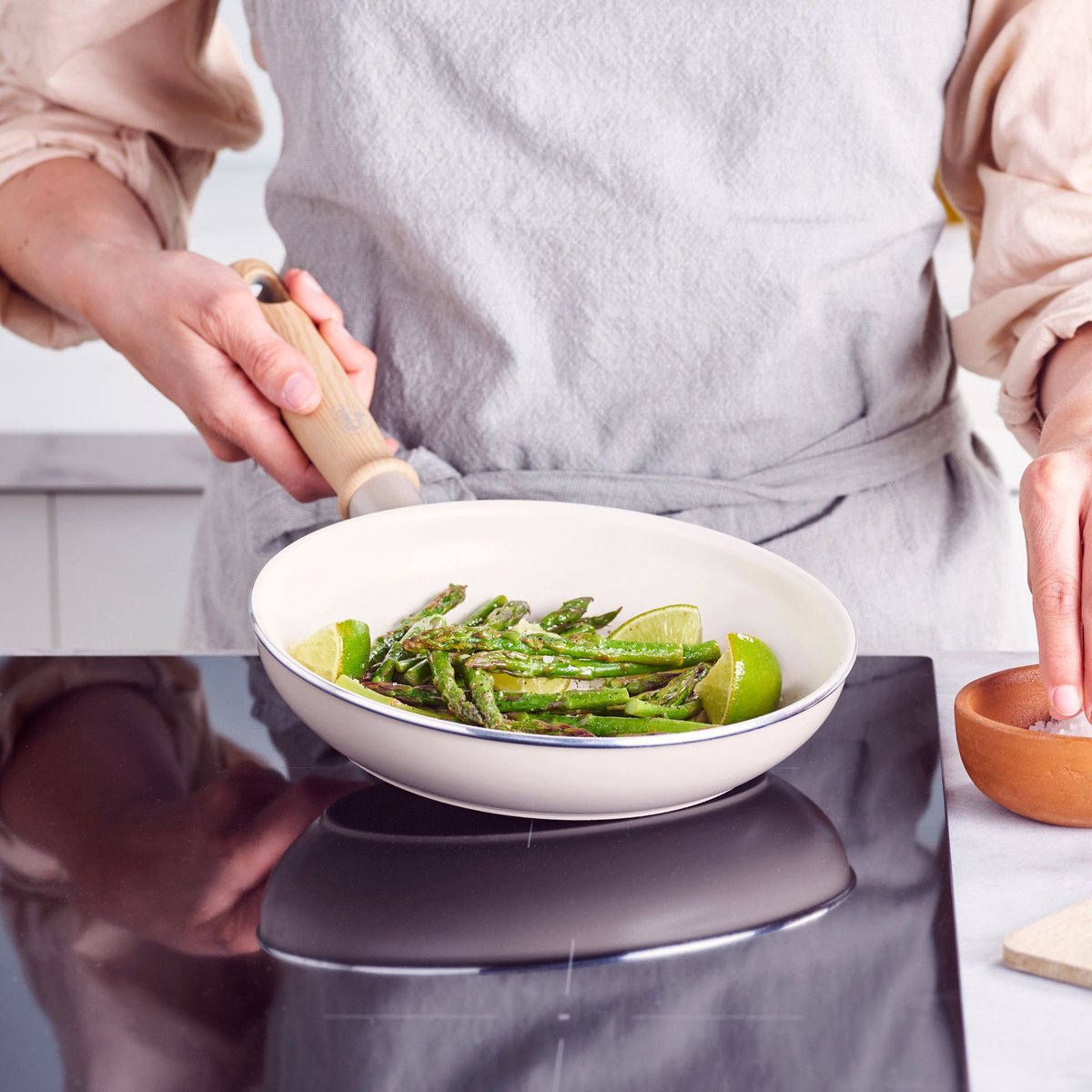 GreenChef Nordics keramische inductie koekenpan 20 cm - PFAS-vrij - Inductie pan - Vaatwasserbestendig - Ovenbestendig tot 160°C - keramische anti-aanbaklaag - Zonder deksel - Koelgreep - Crème