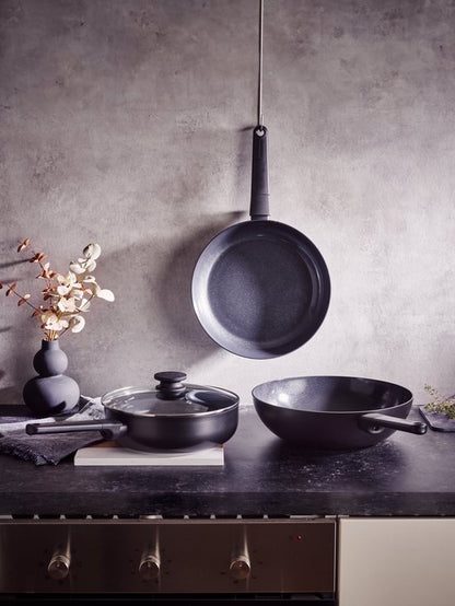 Brabantia NERO Wokpan - Ø 30 cm - 100% PFAS vrij- 100% Gerecycleerd - Geschikt voor inductie Tweede kans