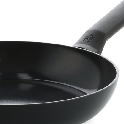 BK Enjoy Keramische Antiaanbak Wokpan met deksel Ø 28cm – 4.2L – PFAS-vrij – Inductie Wokpan – Ovenbestendig tot 160°C – Vaatwasserbestendig – Snelle opwarming – Koudgrepen - Zwart