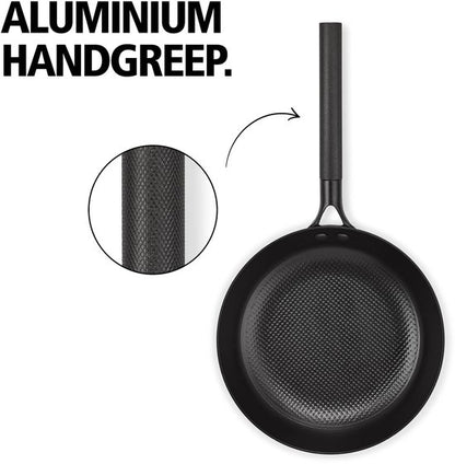 Brabantia Patron Koekenpan Non-Stick - Ø 24 cm –100% PFAS-Vrije Antiaanbaklaag –luxe Design Alu handgreep -Geschikt voor Inductie - 100% Gerecycled geperst ijzer– Zwart
