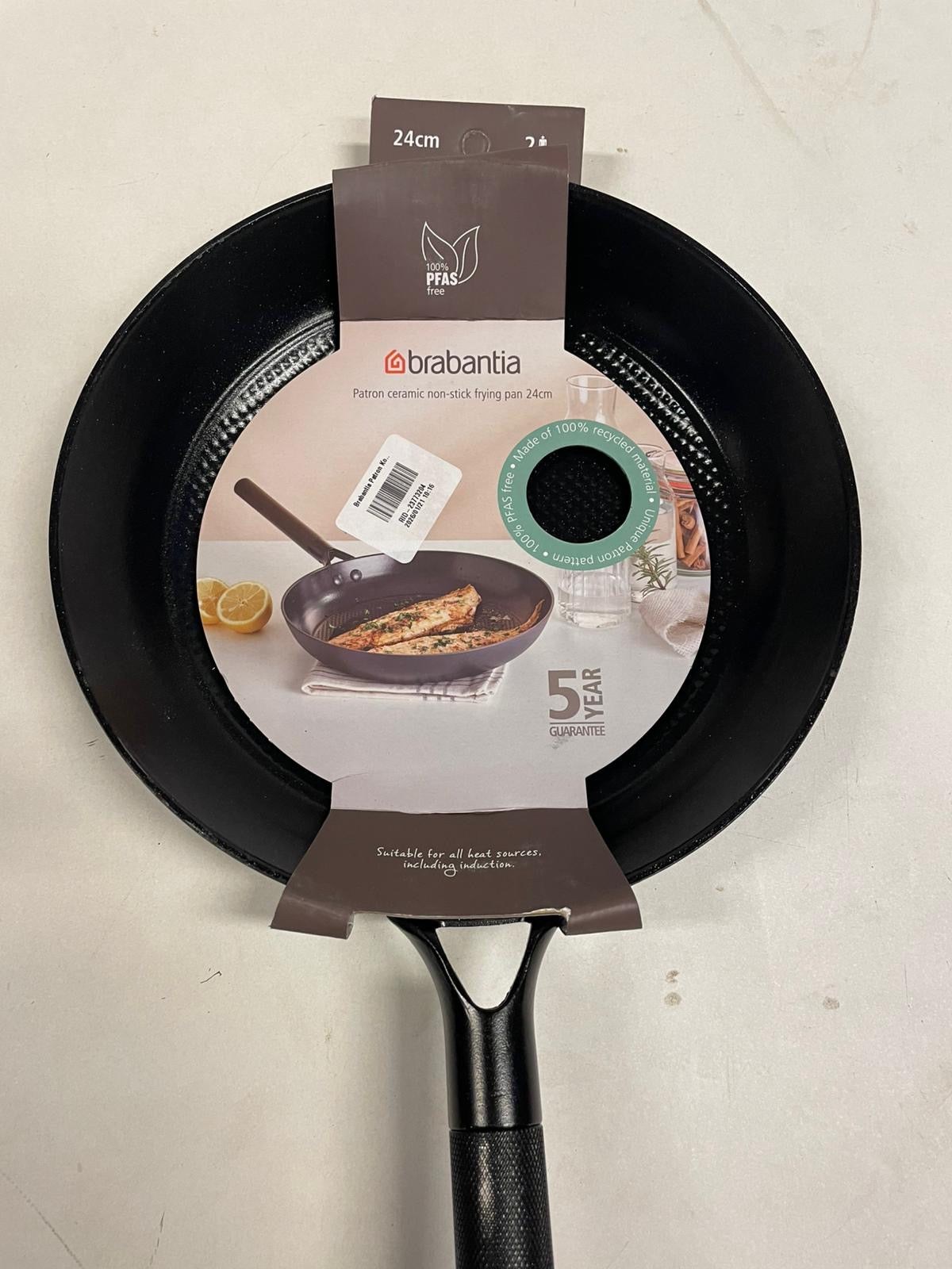 Brabantia Patron Koekenpan Non-Stick - Ø 24 cm –100% PFAS-Vrije Antiaanbaklaag –luxe Design Alu handgreep -Geschikt voor Inductie - 100% Gerecycled geperst ijzer– Zwart