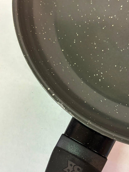 BK Universe Koekenpan 20cm - PFAS-vrije antikleeflaag - Koekenpan inductie - ZONDER VERPAKKING EN RAND LICHTE SCHADE 3⭐️